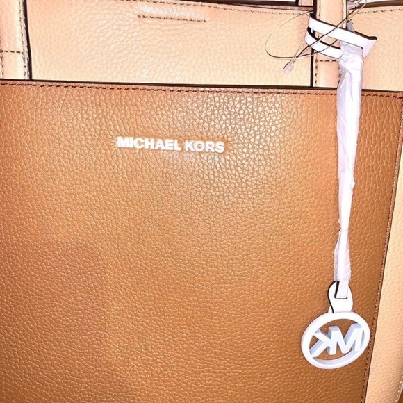 Michael Kors Tan and White Tote Bag - Picture 5 of 11